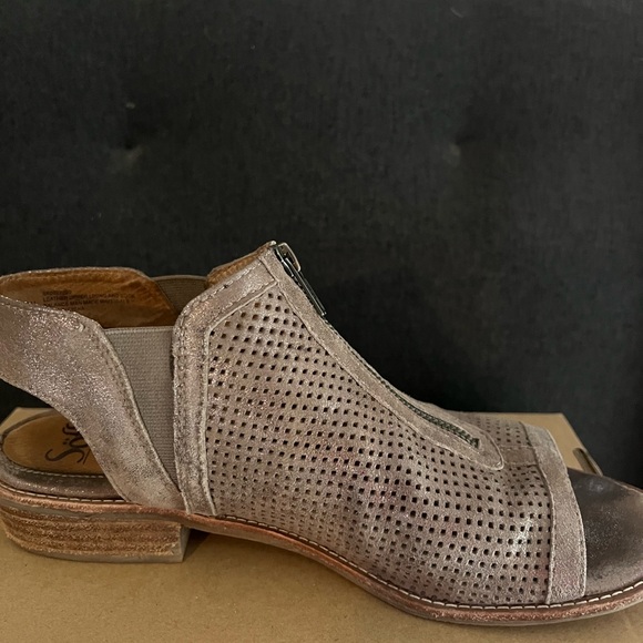 Women’s sz 10 Sofft peep toe booties - Picture 2 of 4